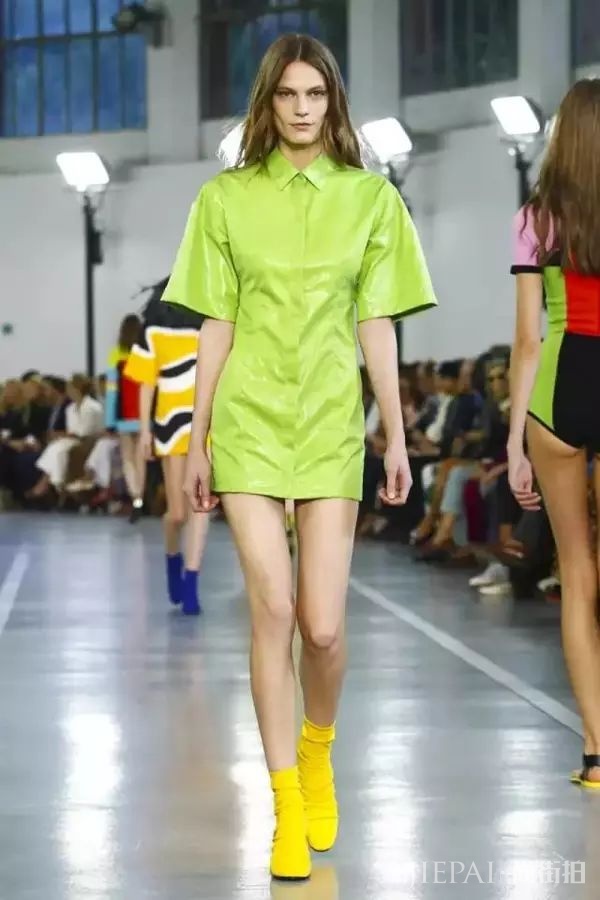 一本草木绿穿搭手册!学会让你2019年时尚一整年