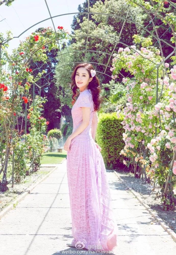 39岁的叶璇把人生过得有多精彩？看她的搭配就知道了