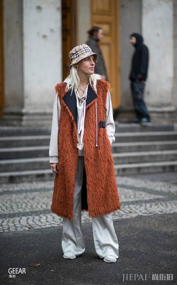 球鞋穿搭街拍集合！跟这些时尚博主穿出自己喜爱的搭配吧