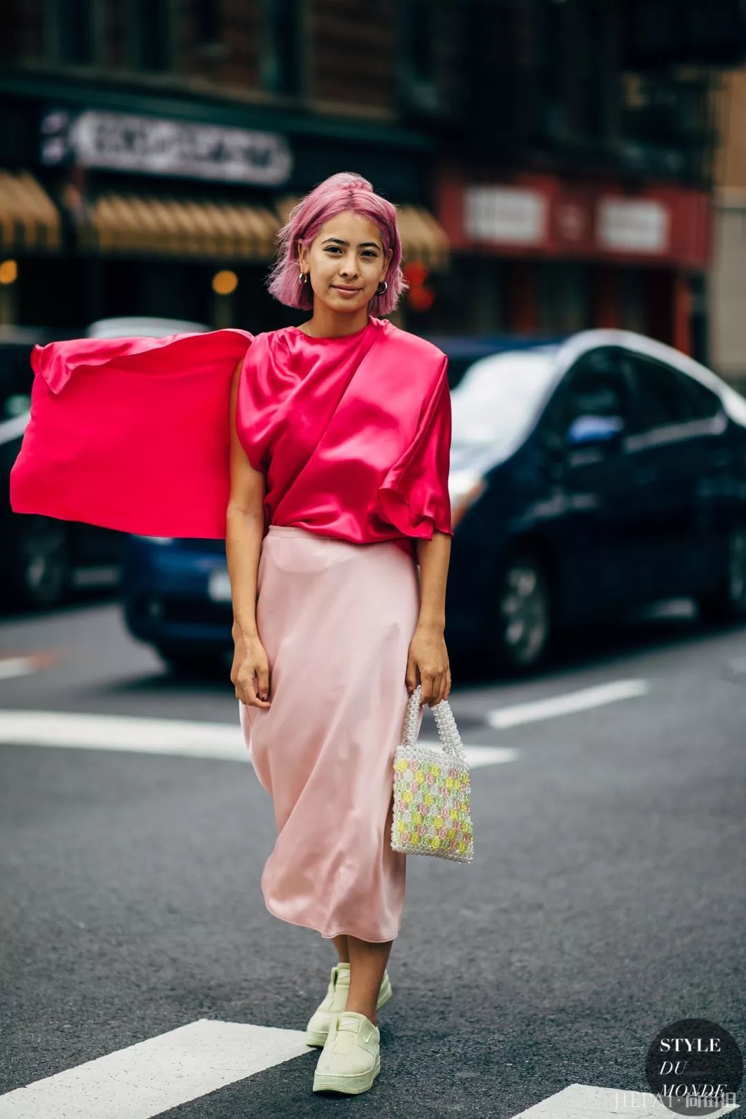 这双鞋子居然比小白鞋还要火，穿上它显瘦显高还能百搭！