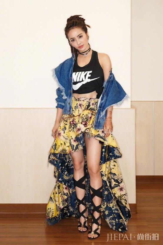 春季踏青穿什么?来一件碎花裙展现你的温柔和浪漫吧