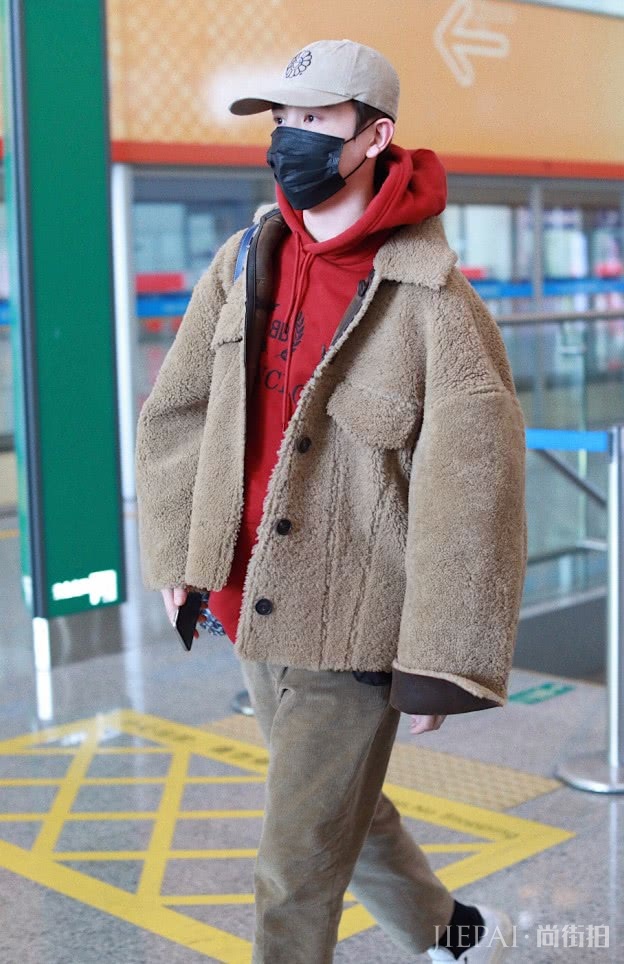 没想到邹凯是个时髦精!