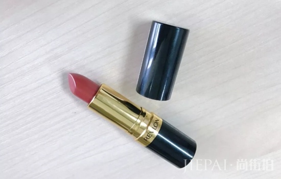 50岁适合涂啥颜色口红 用对颜色一样显年轻