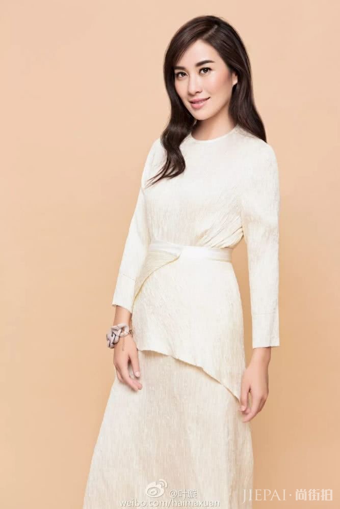 39岁的叶璇把人生过得有多精彩？看她的搭配就知道了