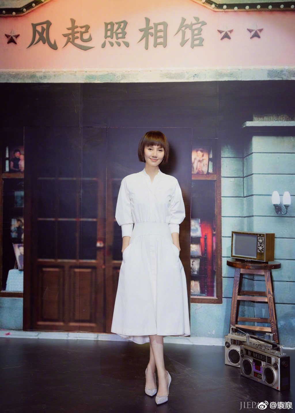 袁泉短发造型魅力十足漂亮大方