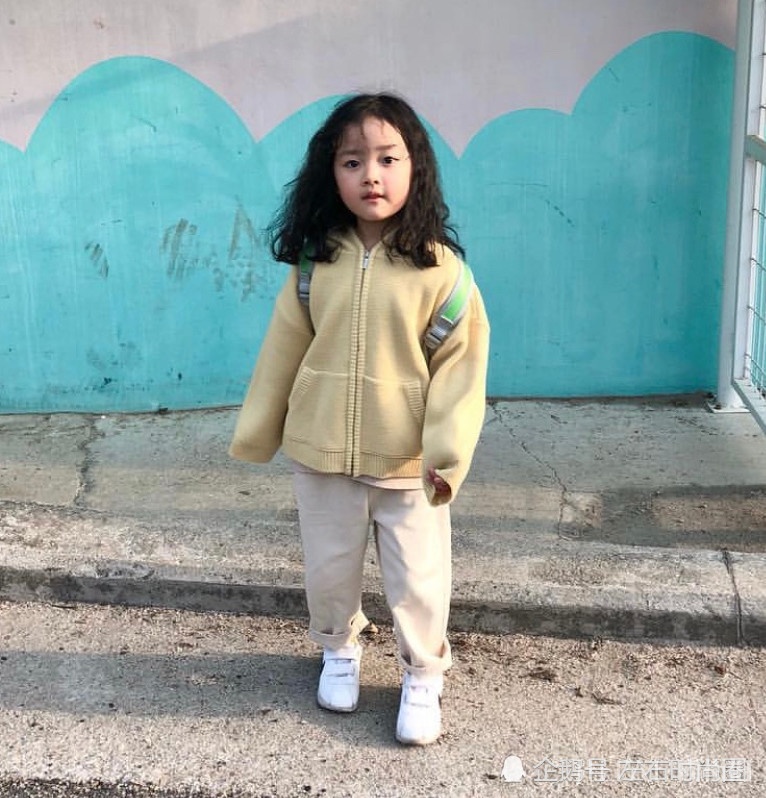 从表情包到小美女，权律二颜值开挂！长大后肯定惊艳众人