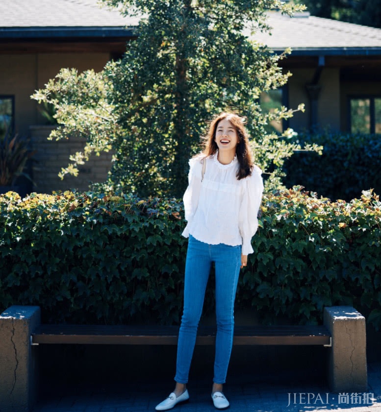 张子萱晒少女度假自照照片，魅力仍旧！