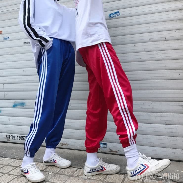 当年懒得穿的校服 摇身一变居然成了最潮时尚单品