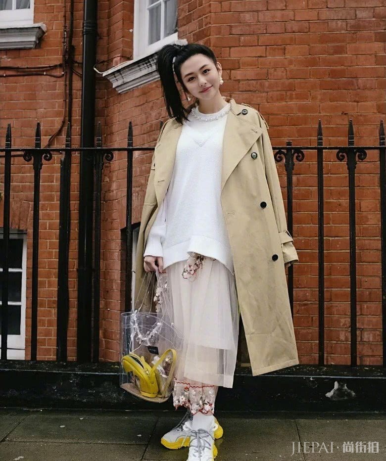 基因太强大！邱淑贞大女儿沈月越长越像她，笑起来太甜美