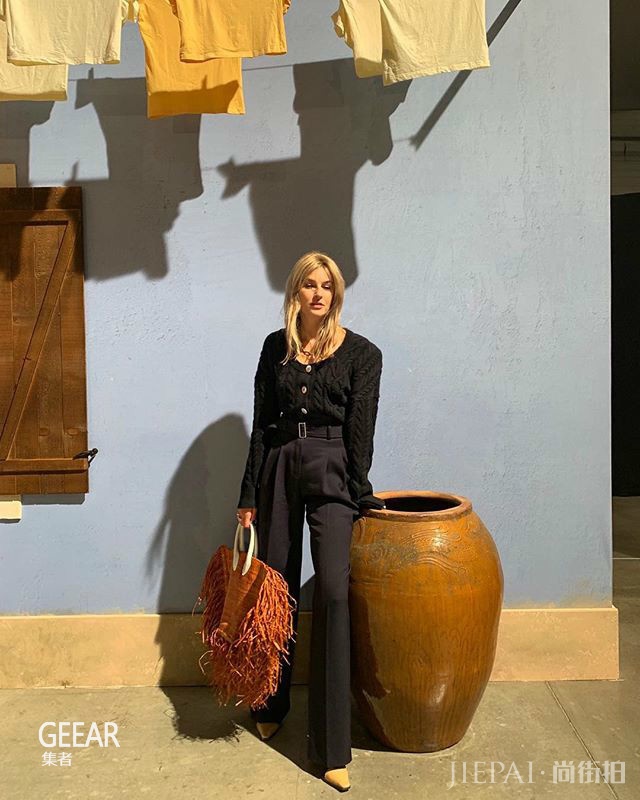 法国女生总是散发简约随性美？她们其实是靠这些搭配技巧