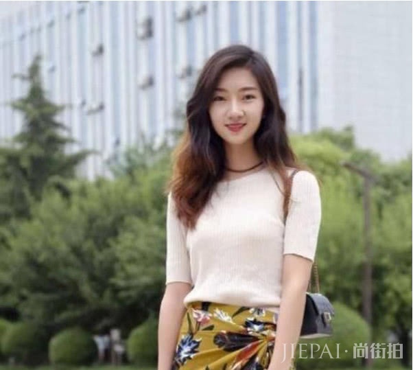 微胖女生穿搭技巧,清新又好看,吸睛还显嫩