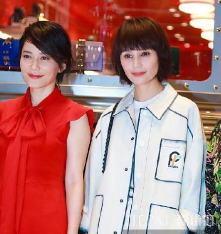 袁泉短发造型魅力十足漂亮大方