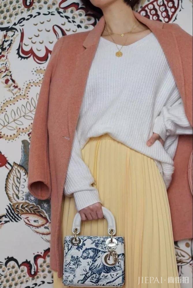 这个春季，让这4组配色拯救你一整季的穿搭烦恼！