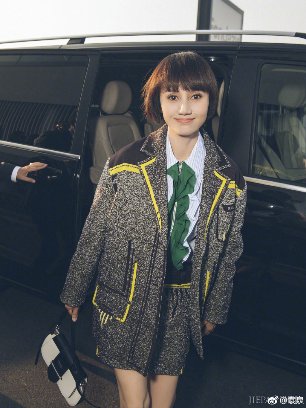 袁泉短发造型魅力十足漂亮大方