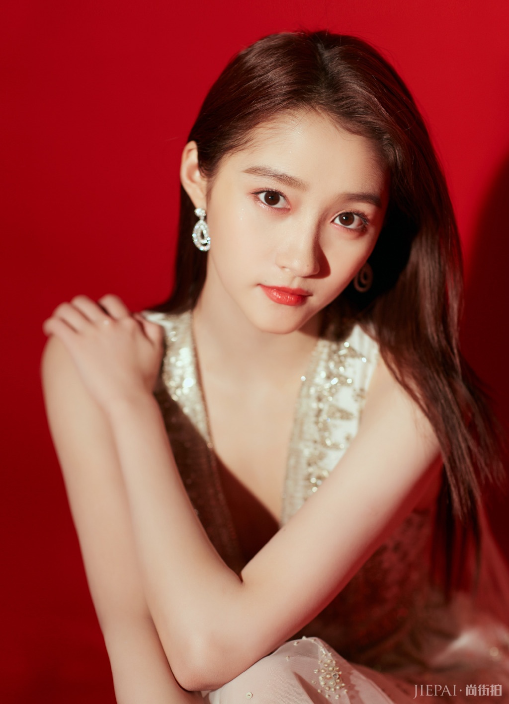 关晓彤又换新发型！自己编的辫子都那么漂亮