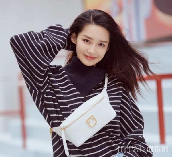 李沁太会搭，穿上“奶油裤”，凹出超模同款腿