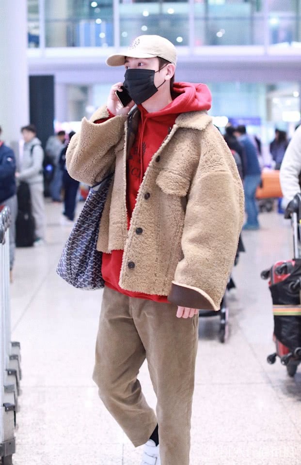 没想到邹凯是个时髦精!