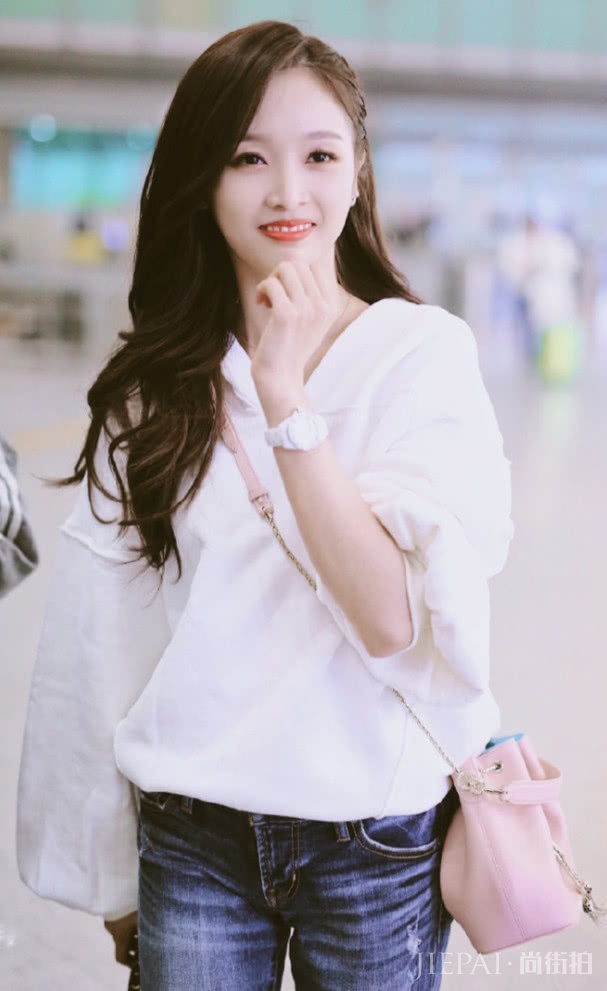 吴宣仪一双鞋子2万＋，可是穿搭却不搭