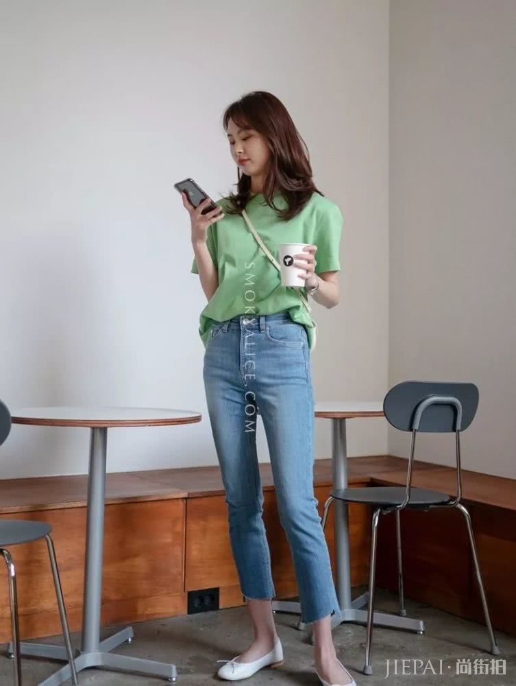 张扬的颜色+冷静的颜色 这个春季最好看的穿法