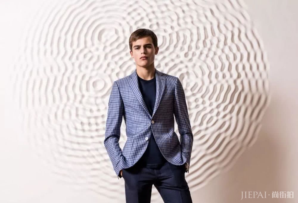 新超模二代来袭，靠关系登国际男士版Vogue封面