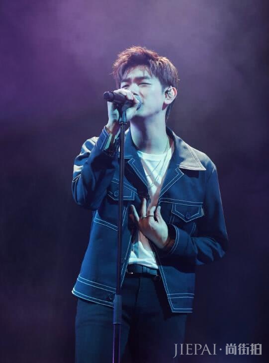 暖男外貌大受欢迎,被誉为“耳膜男友”,还是女团收割机?