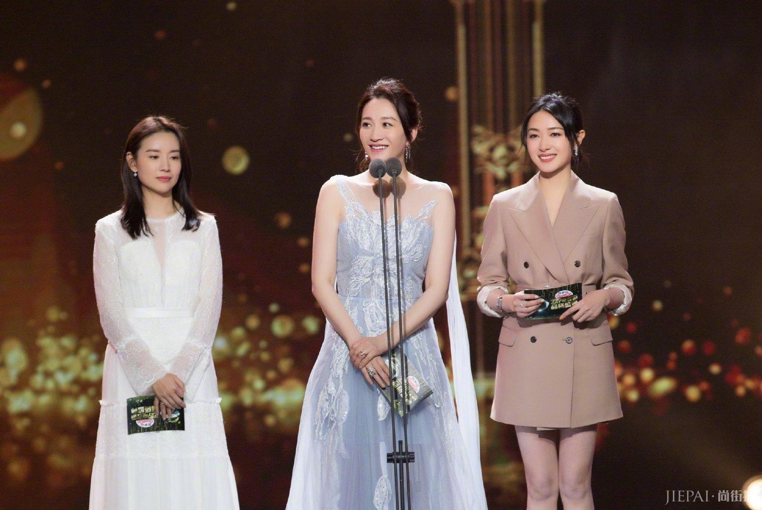 李小冉波波头发型气质都不一样了！