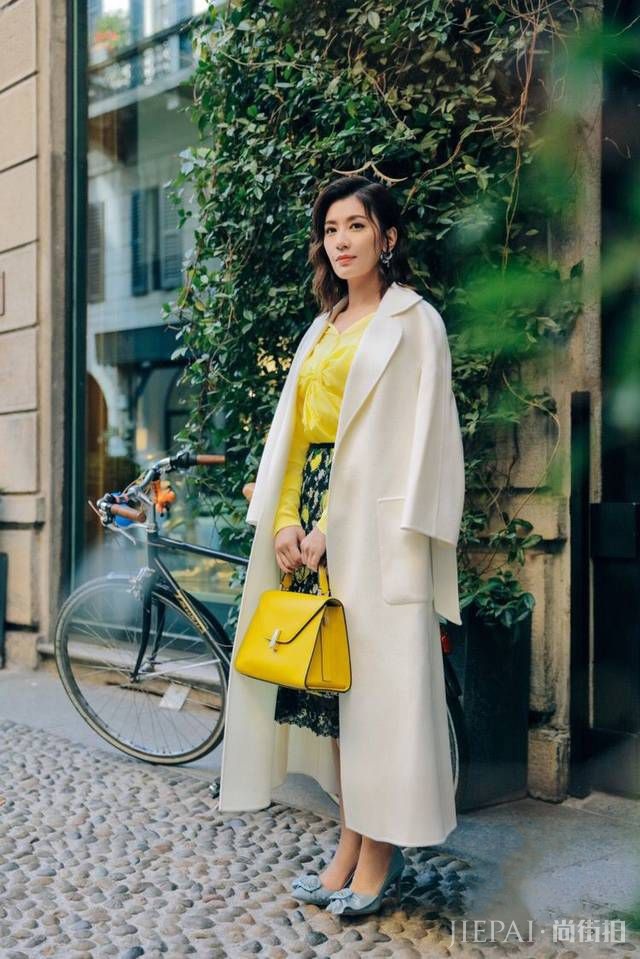 春季踏青穿什么?来一件碎花裙展现你的温柔和浪漫吧