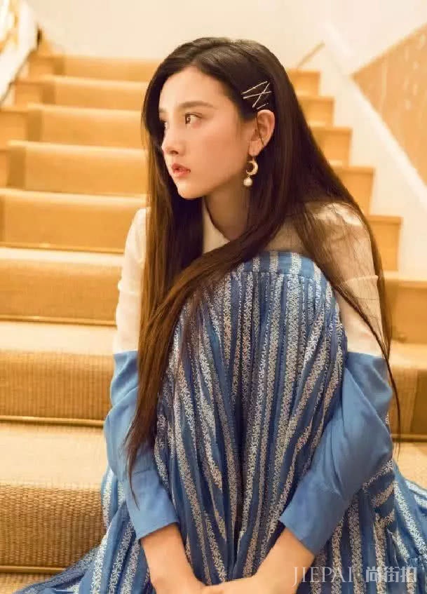 宋祖儿自带“丝袜”滑溜溜的效果,令人羡慕!