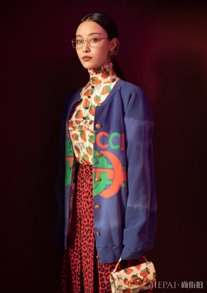 倪妮3月写真复古风优雅有气质，她真的是怎样都好看