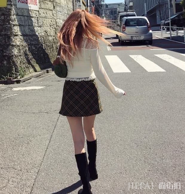 金泫雅将靴子穿出袜子既视感,太会穿了