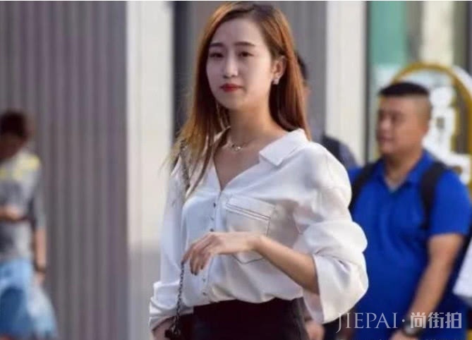 微胖女生穿搭技巧,清新又好看,吸睛还显嫩