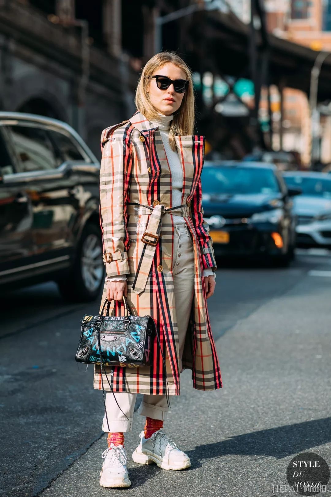 这双鞋子居然比小白鞋还要火，穿上它显瘦显高还能百搭！