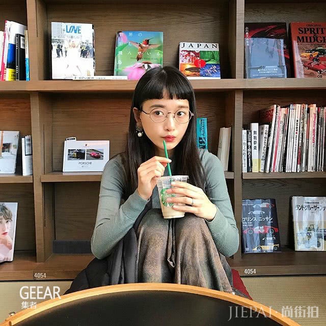 日系复古文艺风格怎么穿？看这位东京时尚博主带给你的灵感