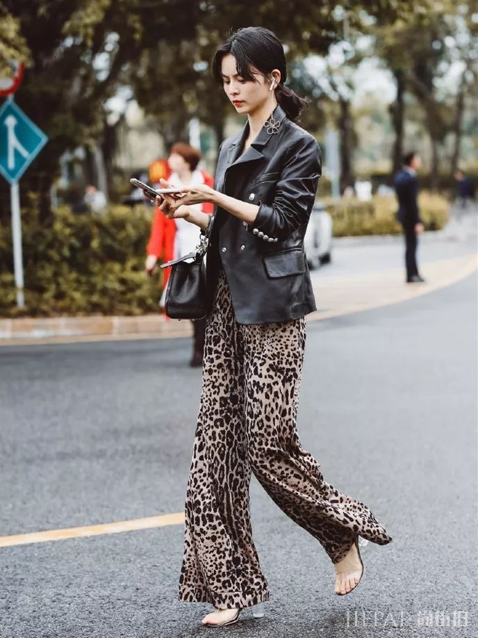 中日韩三地街拍，哪个更辣眼？