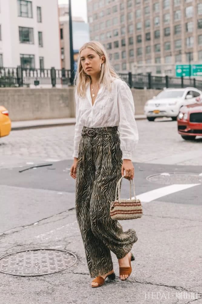 衬衫+九分裤=街拍中永不过时的气质搭配