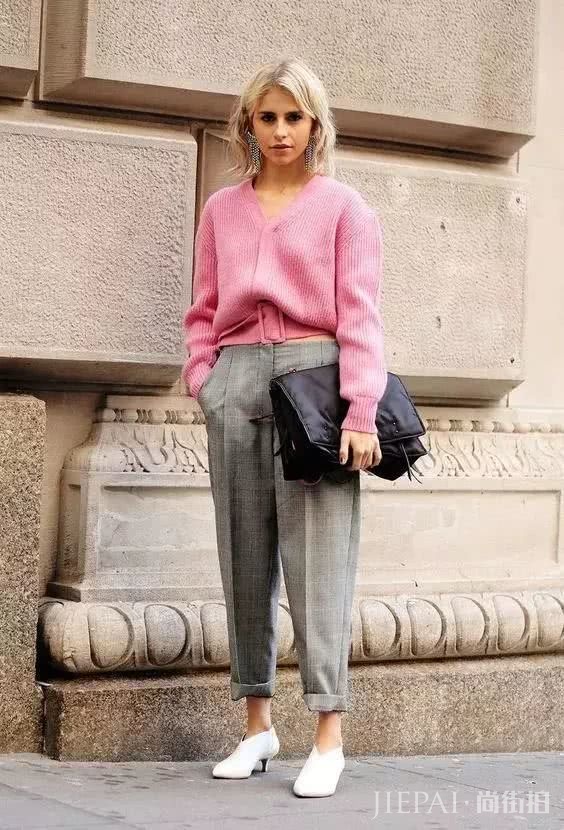 高级灰+粉色初春C位搭配,撩人轻奢风