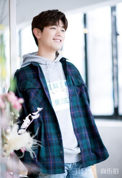 暖男外貌大受欢迎,被誉为“耳膜男友”,还是女团收割机?