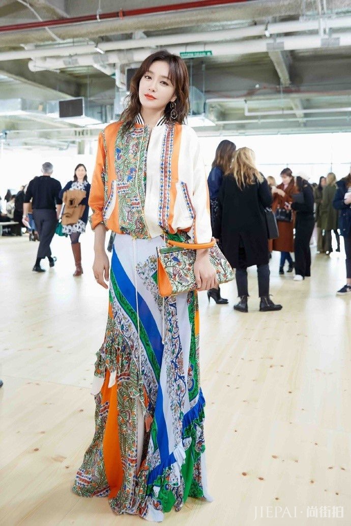 春季踏青穿什么?来一件碎花裙展现你的温柔和浪漫吧