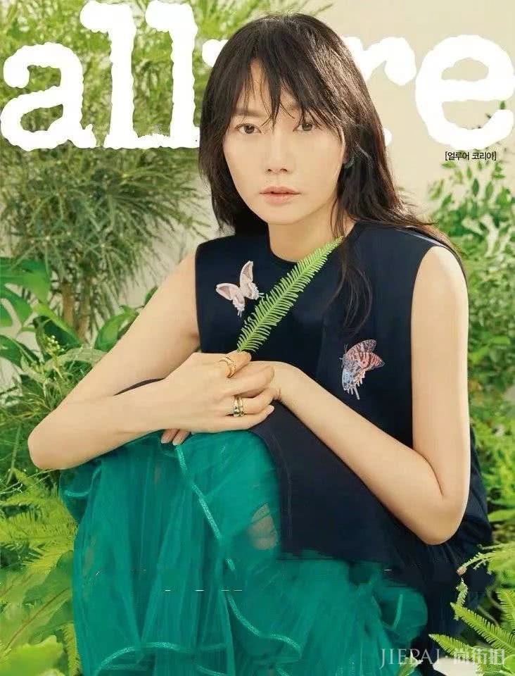 裴斗娜穿运动装打网球，越来越高级了