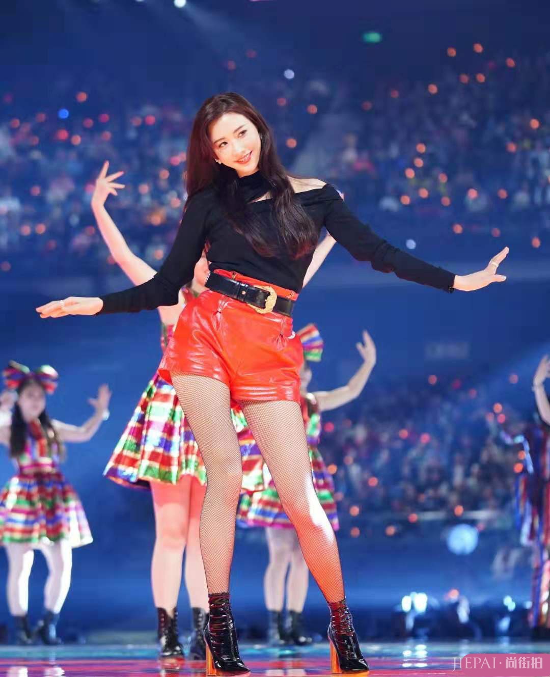 林志玲纤细双腿令人着迷,惊艳了!