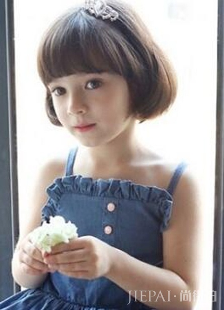 小防的发型怎么剪 天真的笑颜是最美的时尚