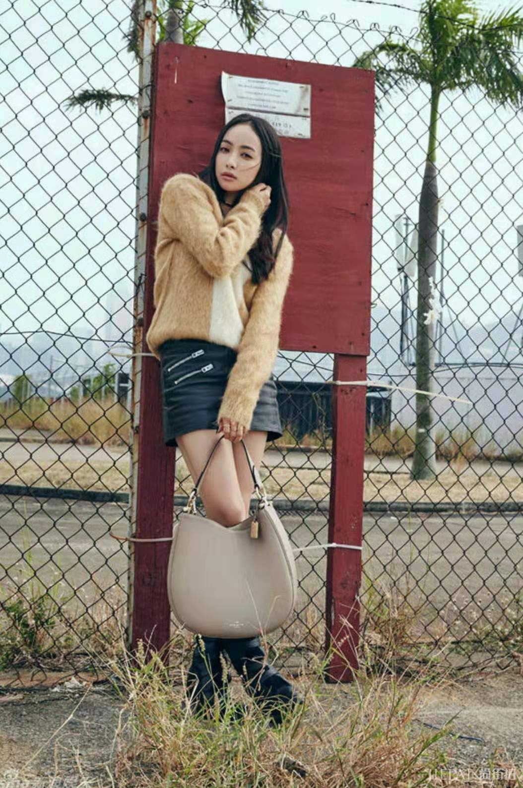 宋茜牛仔套装搭配银色短靴，不要太好看！