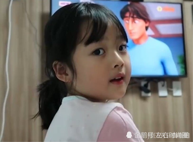 从表情包到小美女，权律二颜值开挂！长大后肯定惊艳众人