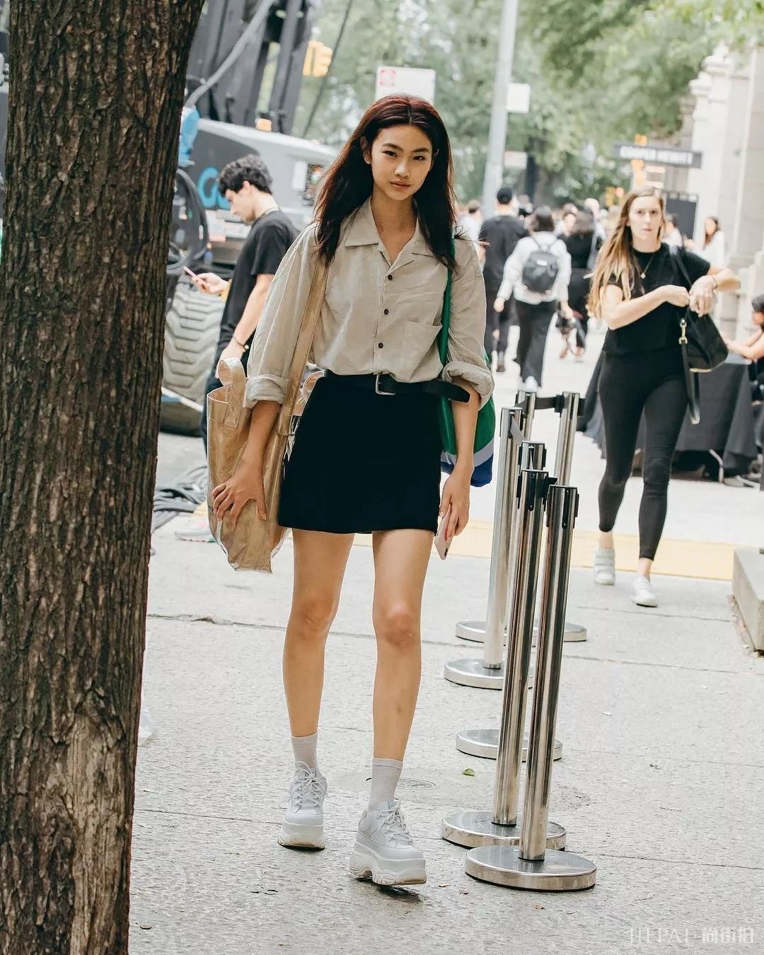 这双鞋子居然比小白鞋还要火，穿上它显瘦显高还能百搭！