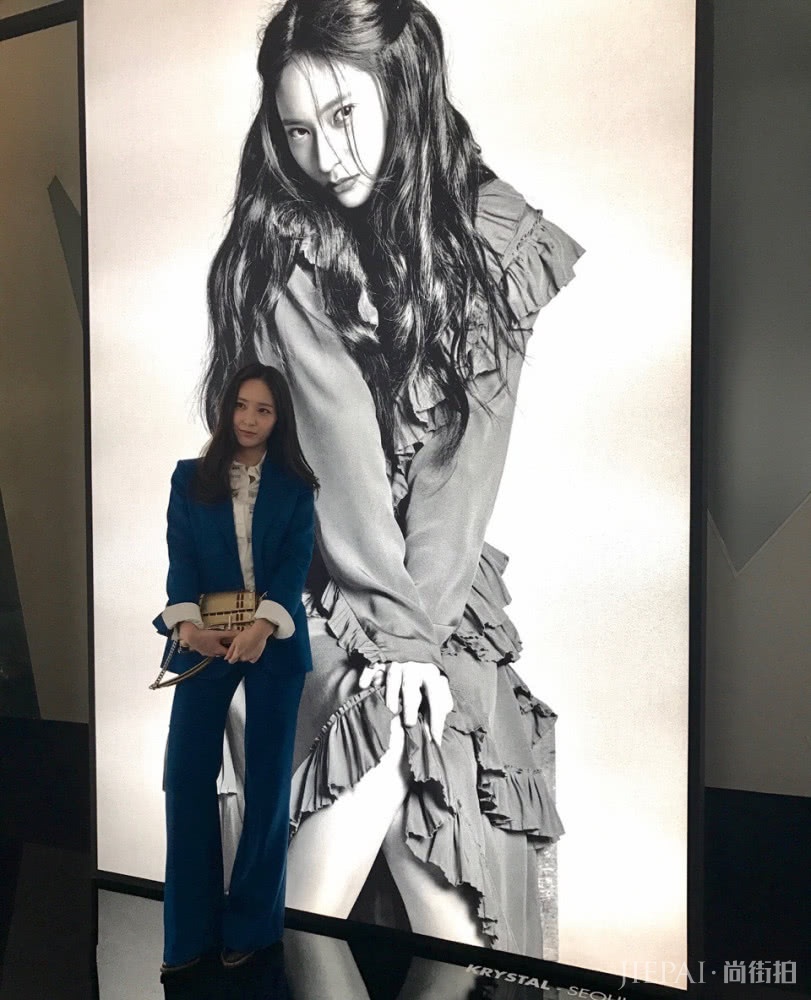 郑秀晶新造型打造气质魅力风，职场女性春季穿搭必备单品