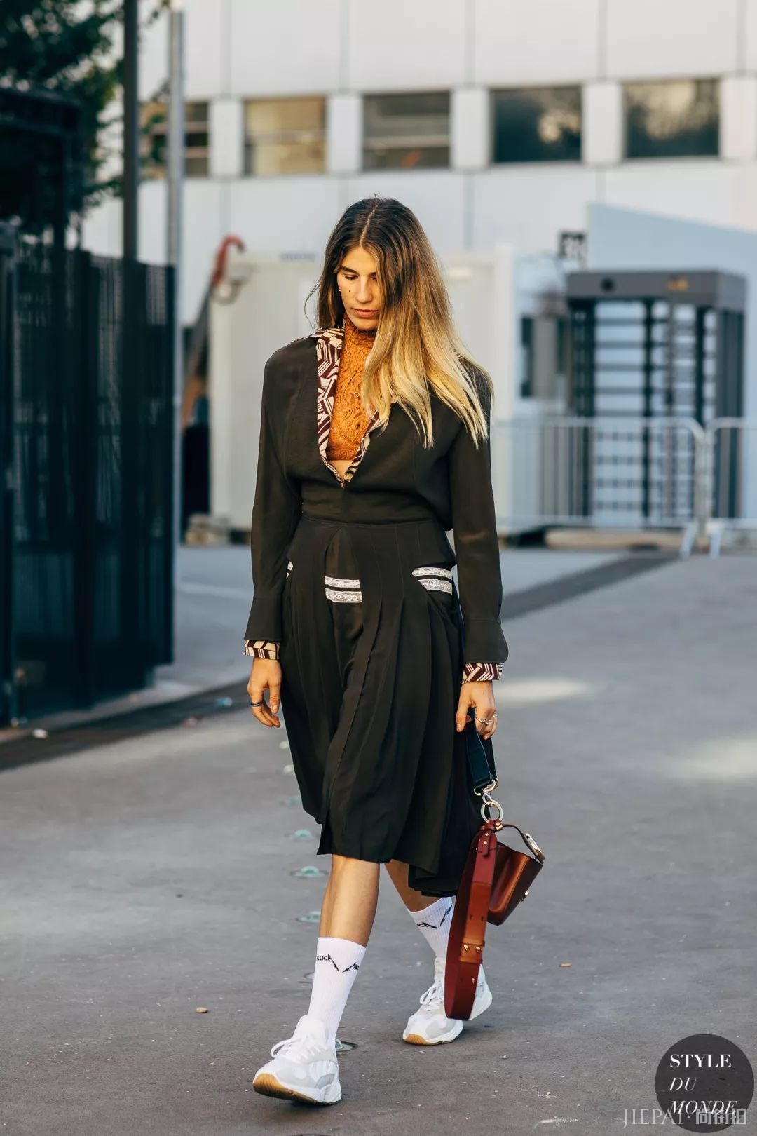 这双鞋子居然比小白鞋还要火，穿上它显瘦显高还能百搭！