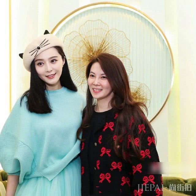 范冰冰穿绿色裙配兔子贝雷帽,搭配清新可爱