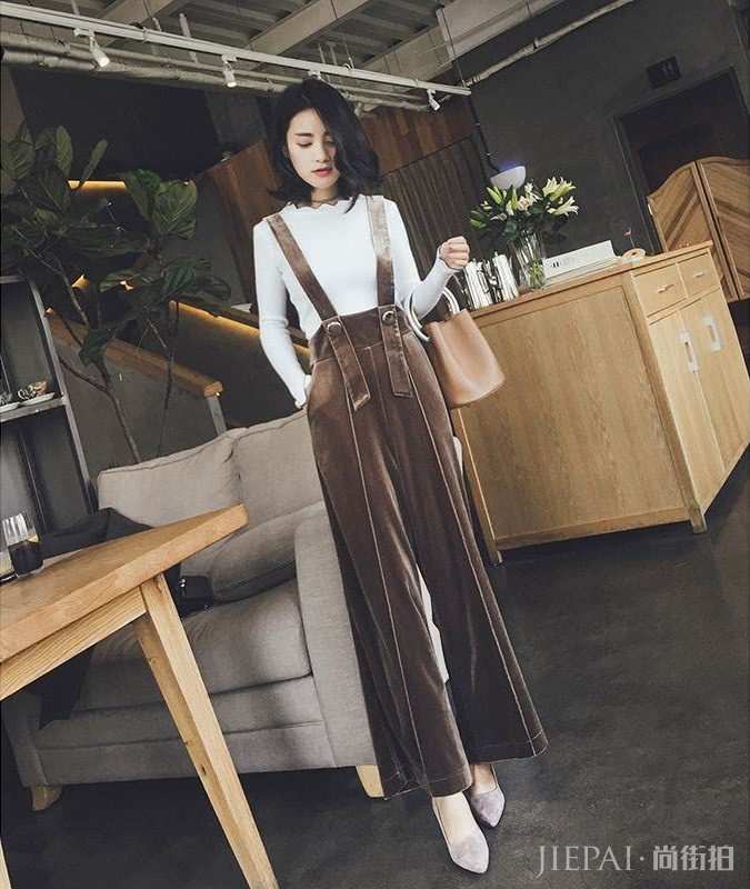 丝绒阔腿裤温柔又有质感，春季选择这五种颜色舒适又百搭