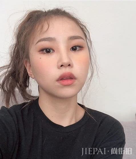 IU的“北冰洋妆” 最近火了…黄色腮红的风你跟吗？