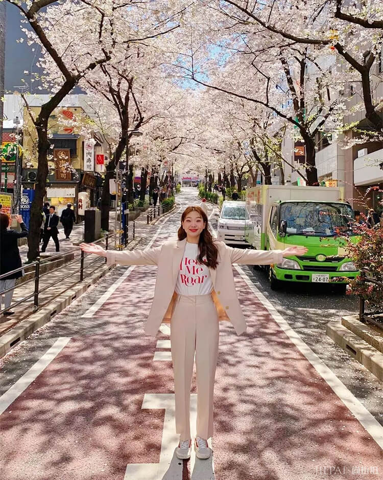 白色搭配太好看 简单穿就很时尚